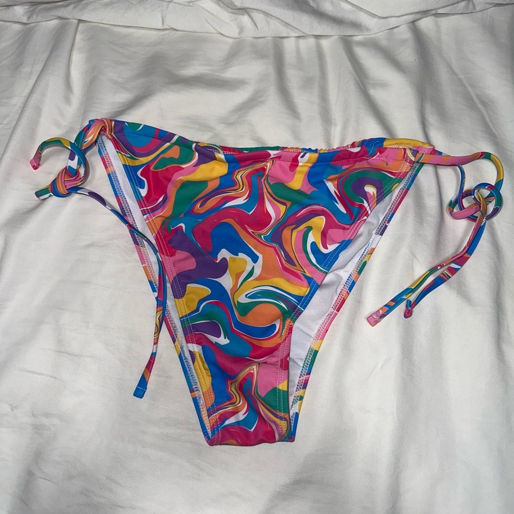 Bikini Set - Picture 3 of 3